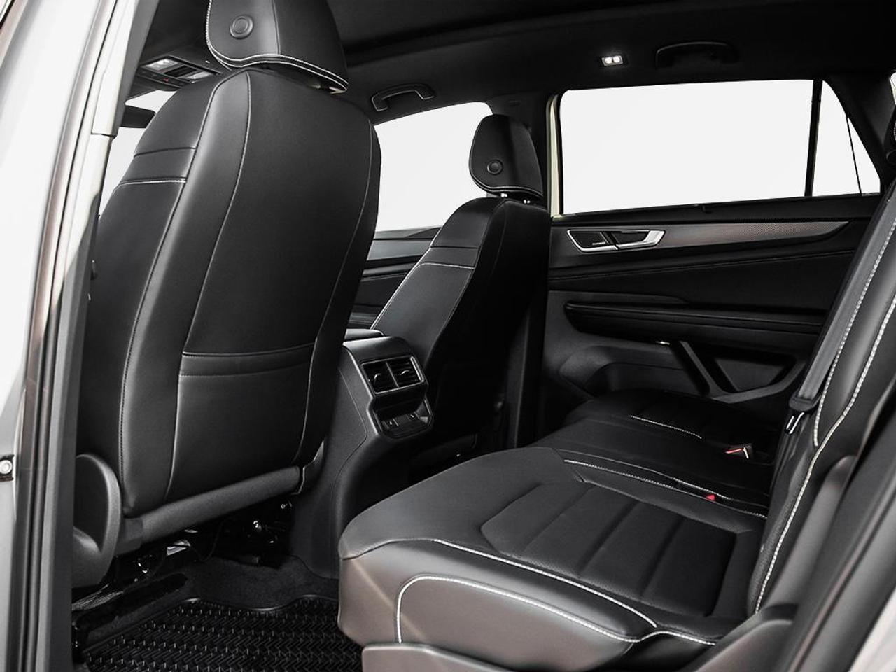 2025 Volkswagen Atlas Cross Sport Highline Black Wheel Package / Oryx White Pearl / Photo