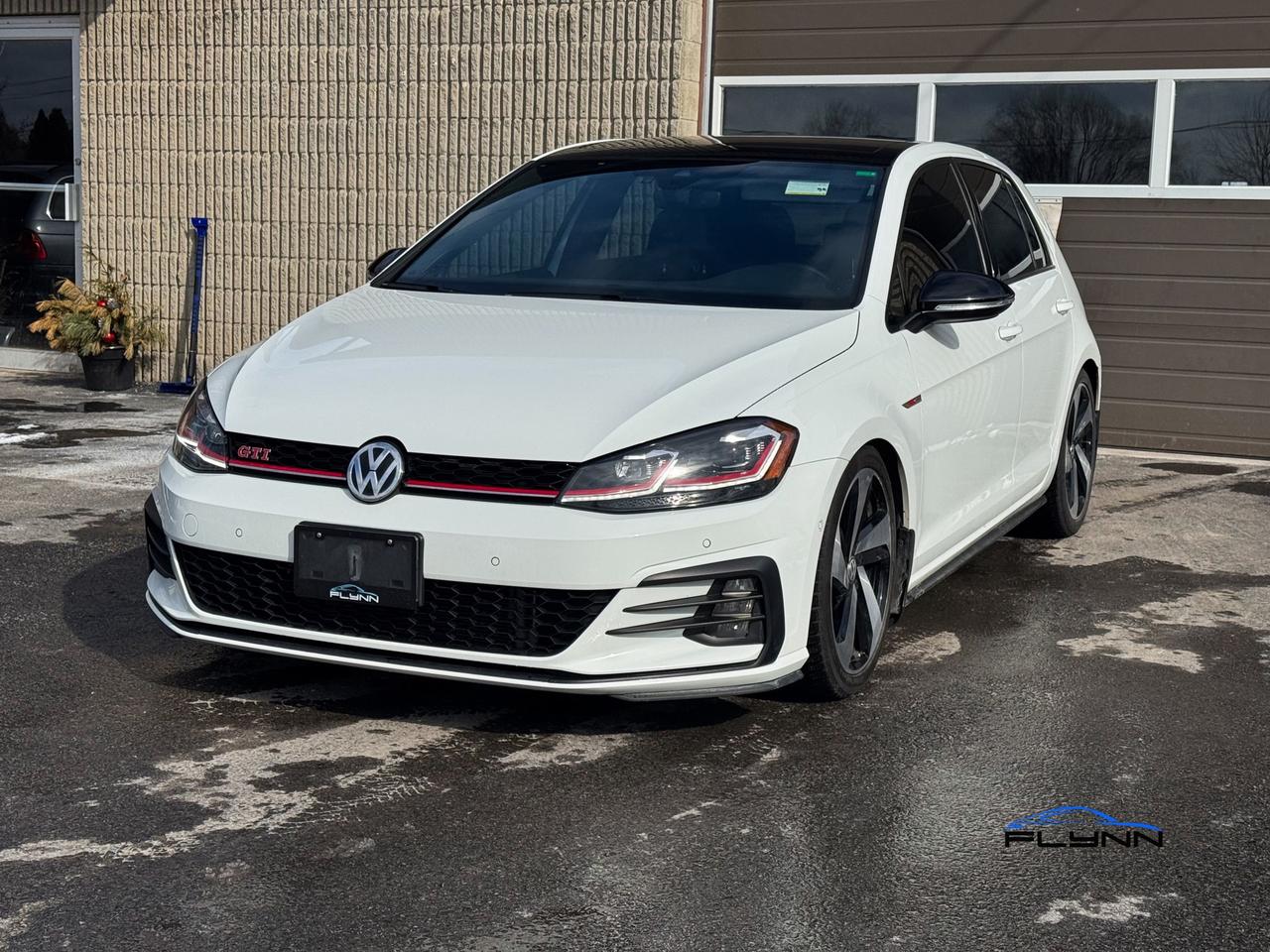 2018 Volkswagen Golf GTI SE 6A 4-Door Autobahn, One Owner Photo