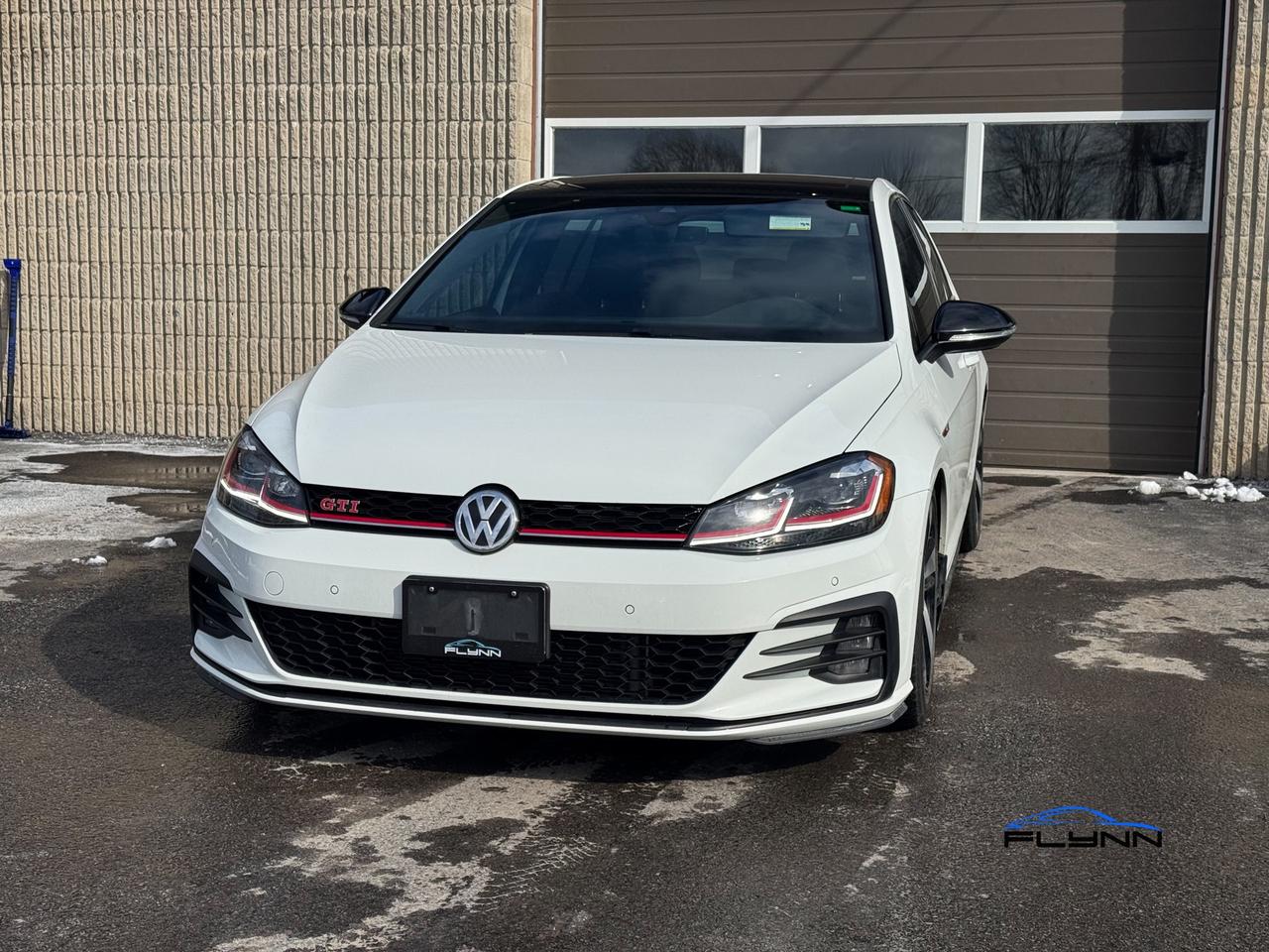 2018 Volkswagen Golf GTI SE 6A 4-Door Autobahn, One Owner Photo