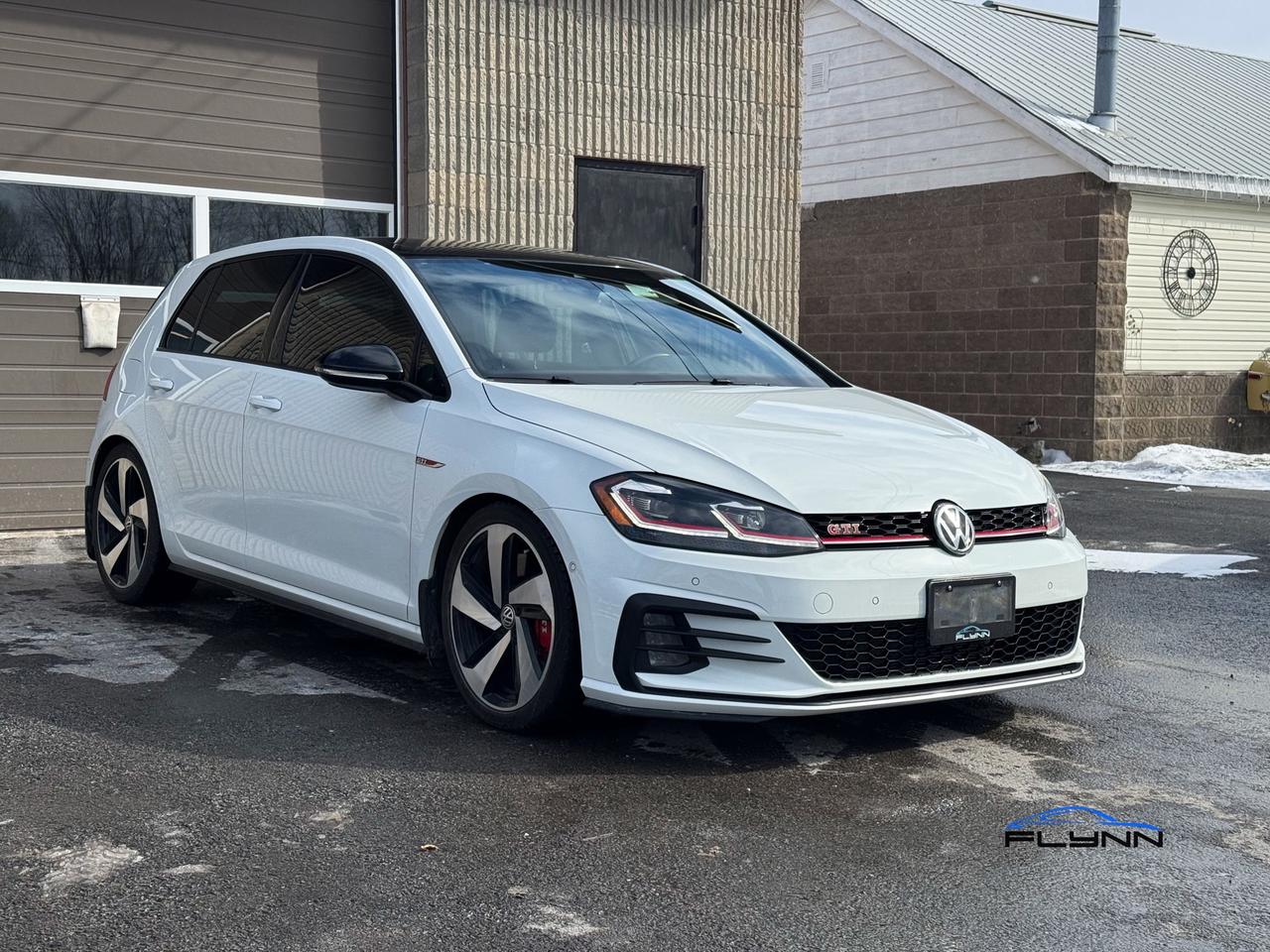 2018 Volkswagen Golf GTI SE 6A 4-Door Autobahn, One Owner Photo
