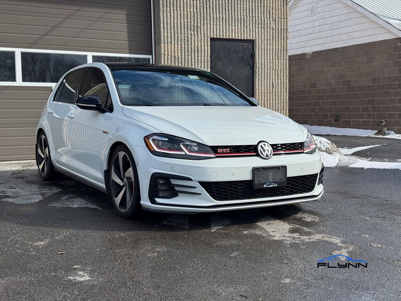 2018 Volkswagen Golf GTI SE 6A 4-Door Autobahn, One Owner Photo