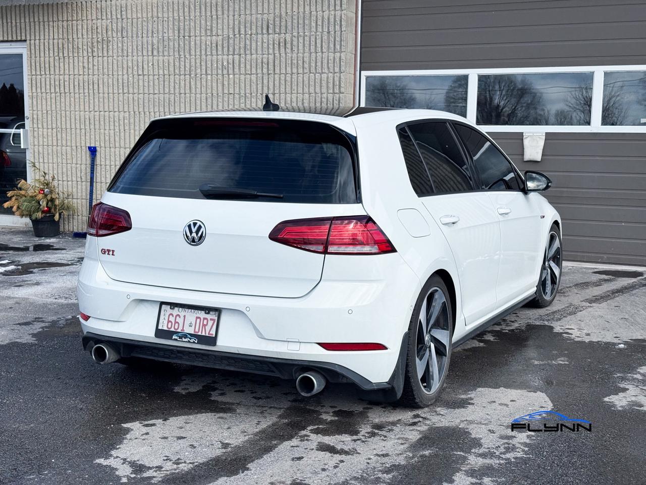 2018 Volkswagen Golf GTI SE 6A 4-Door Autobahn, One Owner Photo
