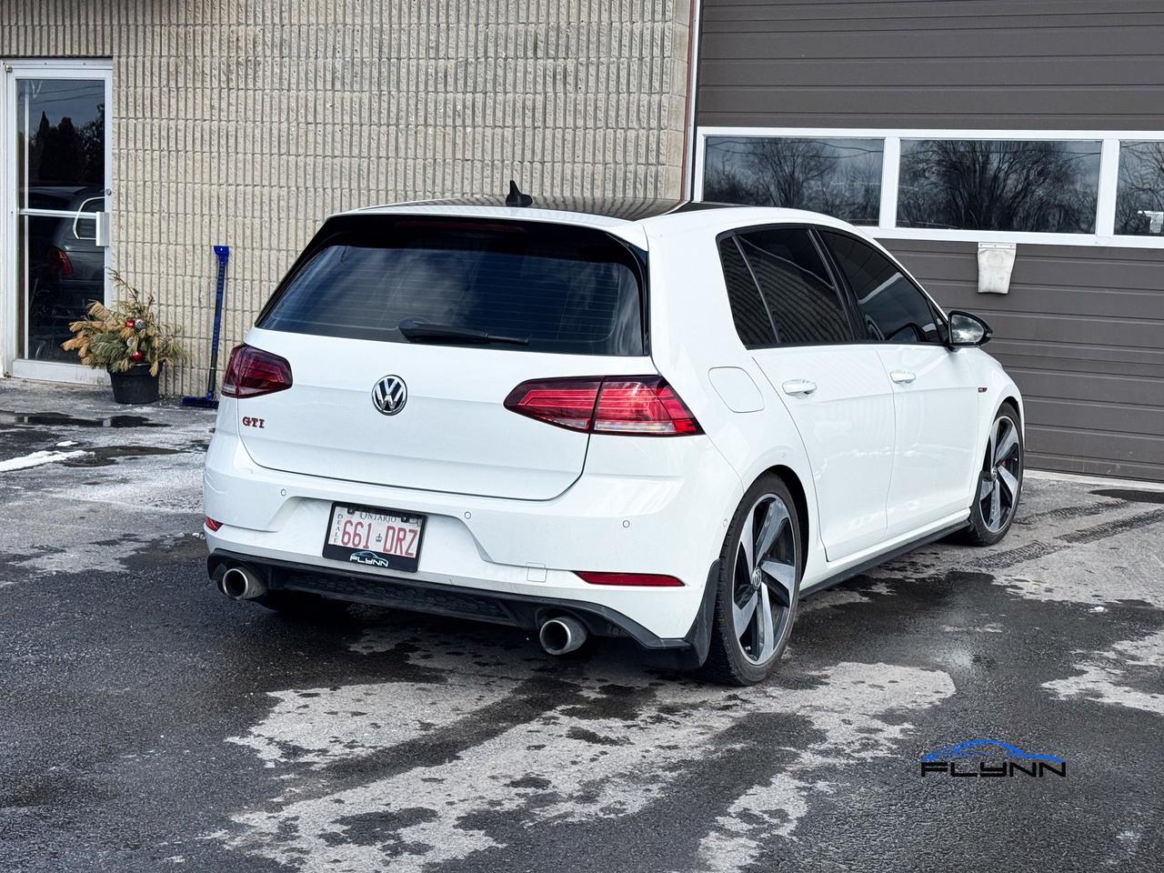 2018 Volkswagen Golf GTI SE 6A 4-Door Autobahn, One Owner Photo