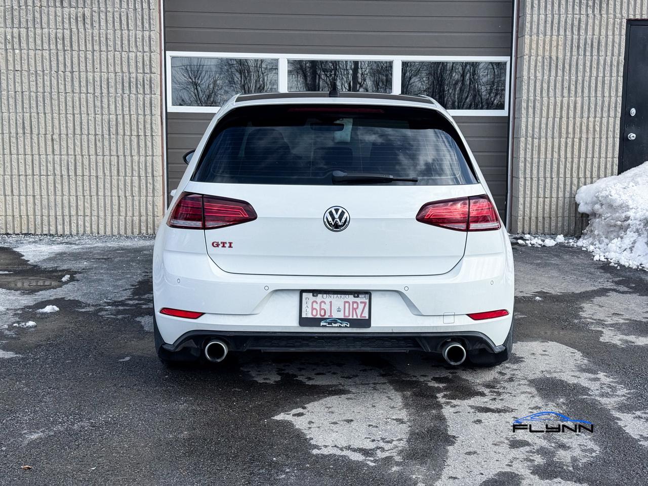 2018 Volkswagen Golf GTI SE 6A 4-Door Autobahn, One Owner Photo