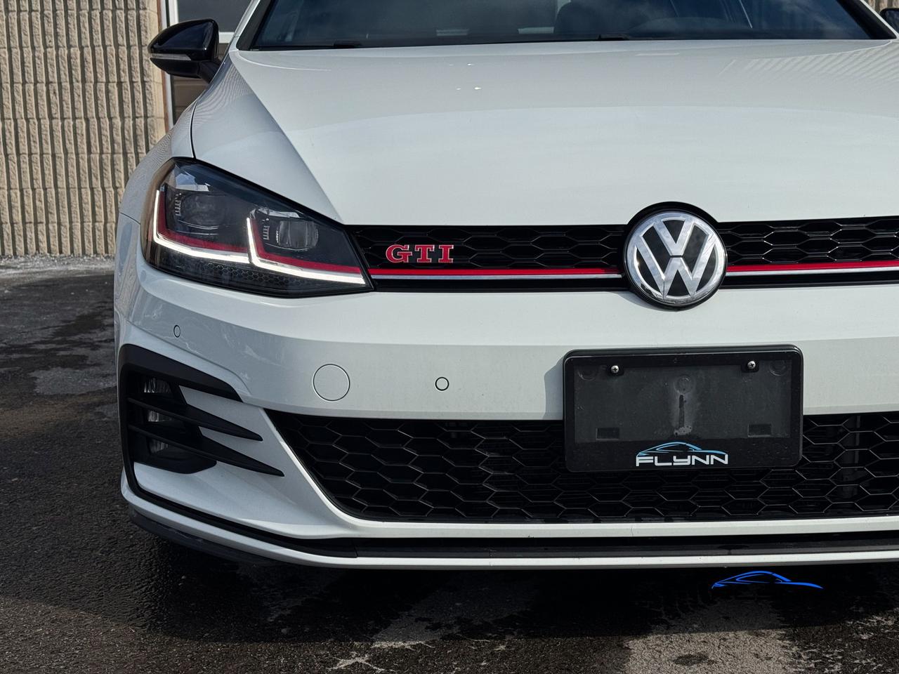 2018 Volkswagen Golf GTI SE 6A 4-Door Autobahn, One Owner Photo