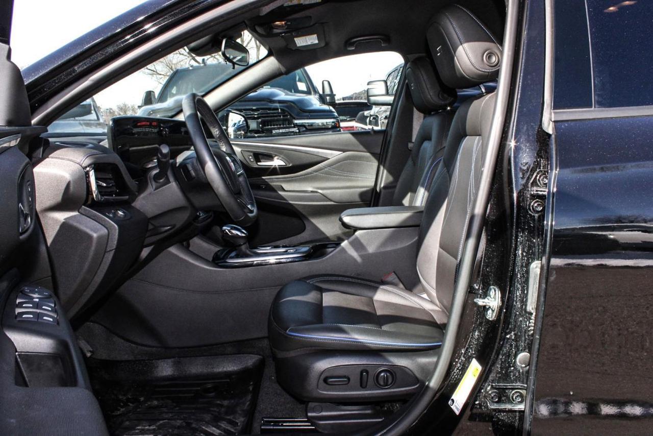 2025 Buick Envista Sport Touring ST  SiriusXM BkpCam HtdSeats Photo