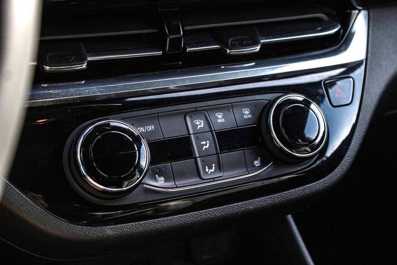 2025 Buick Envista Sport Touring ST  SiriusXM BkpCam HtdSeats Photo