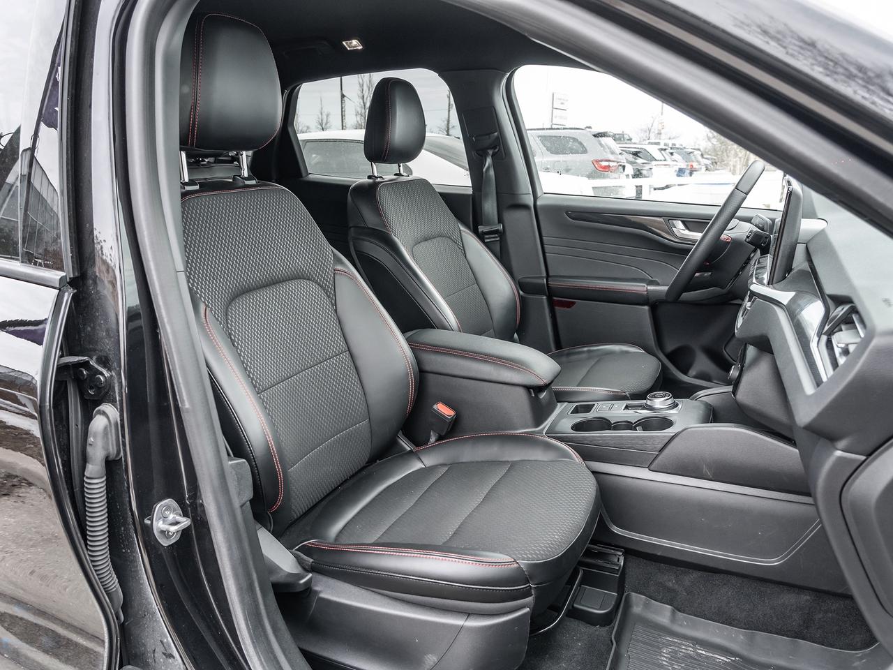 2024 Ford Escape ST-Line AWD  NAVI  BACK UP CAMERA  LOW KMS Photo