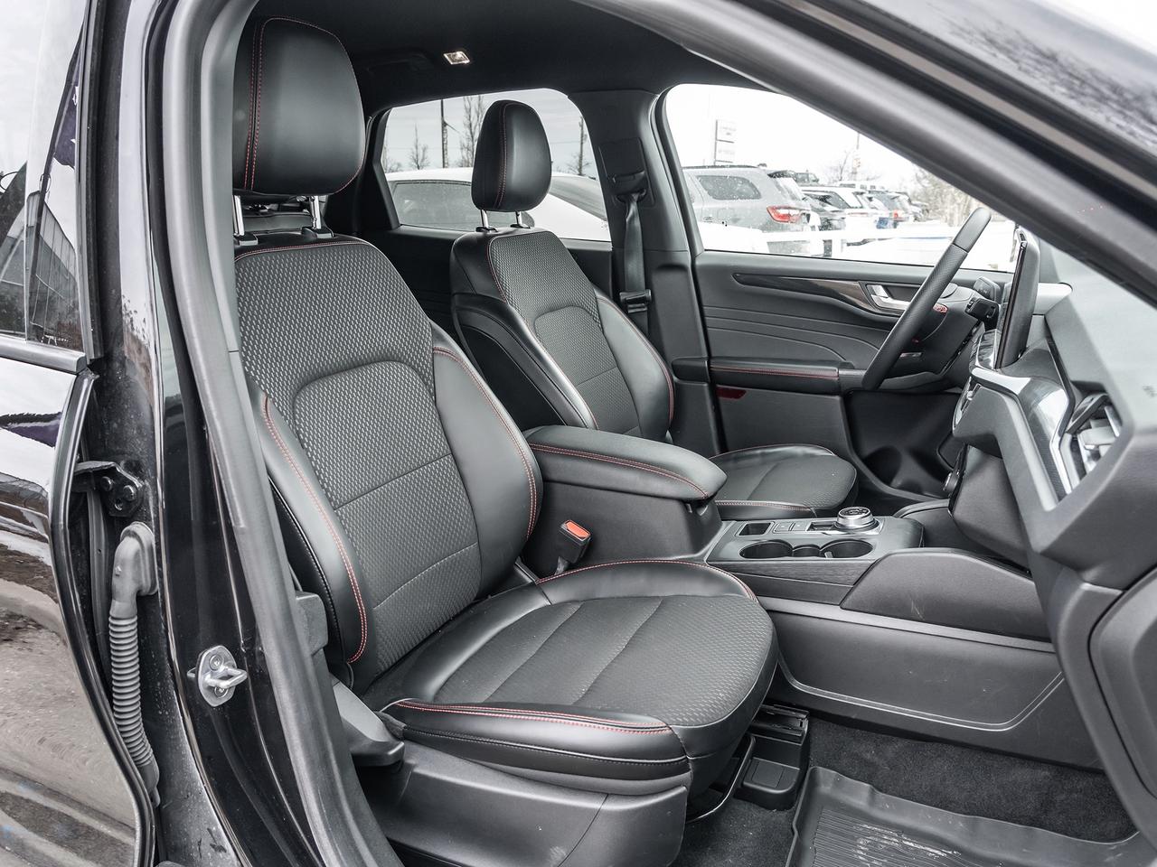 2024 Ford Escape ST-Line AWD  NAVI  BACK UP CAMERA  LOW KMS Photo