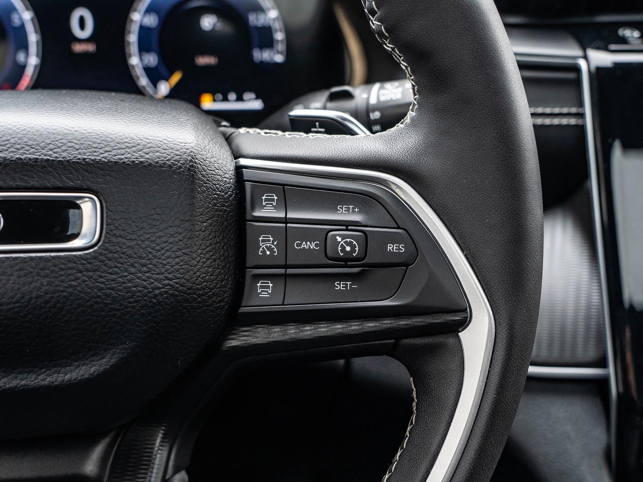 2025 Jeep Grand Cherokee Altitude 4x4  ROOF  NAVI  LOW KMS Photo