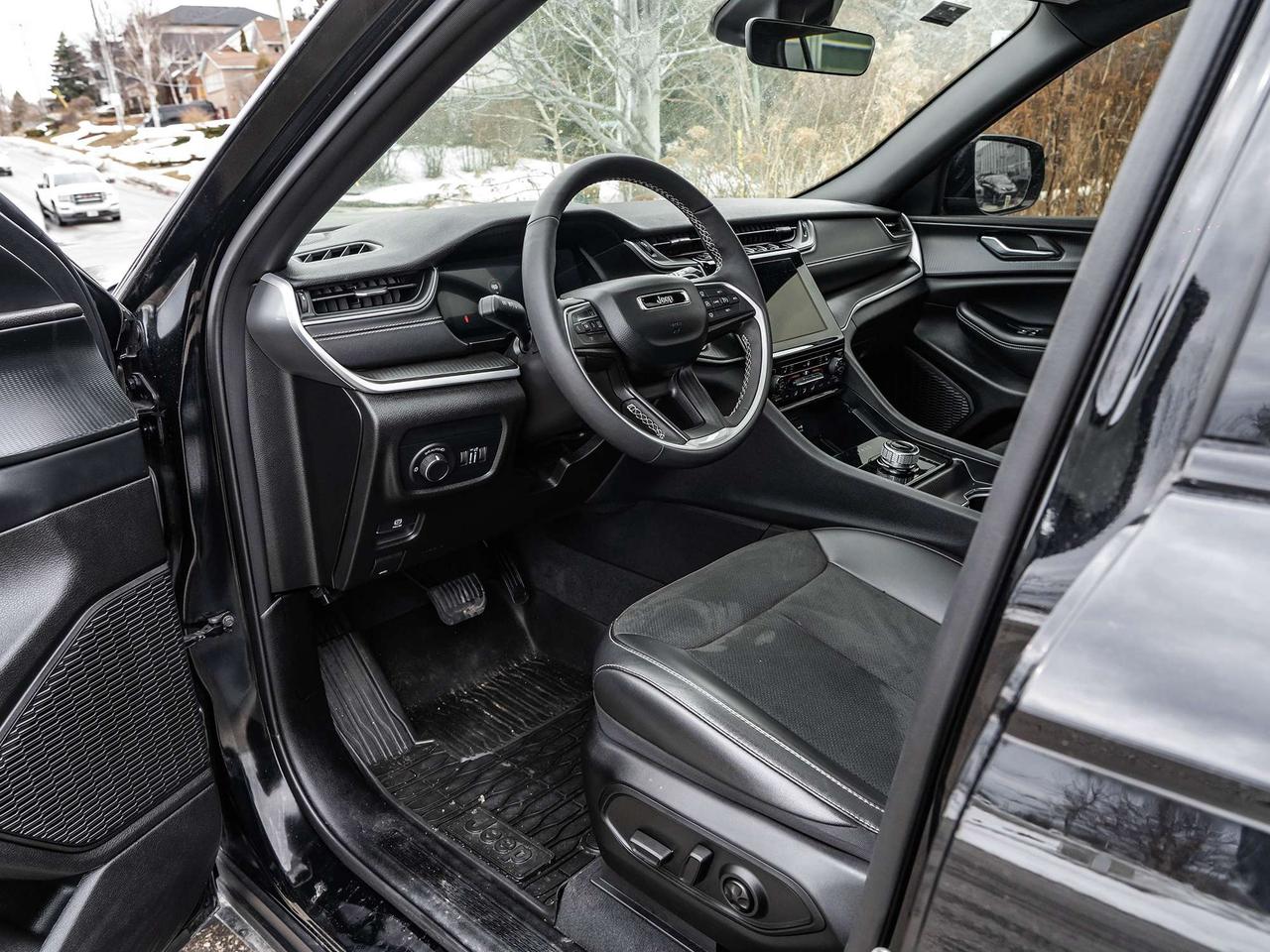 2025 Jeep Grand Cherokee Altitude 4x4  ROOF  NAVI  LOW KMS Photo