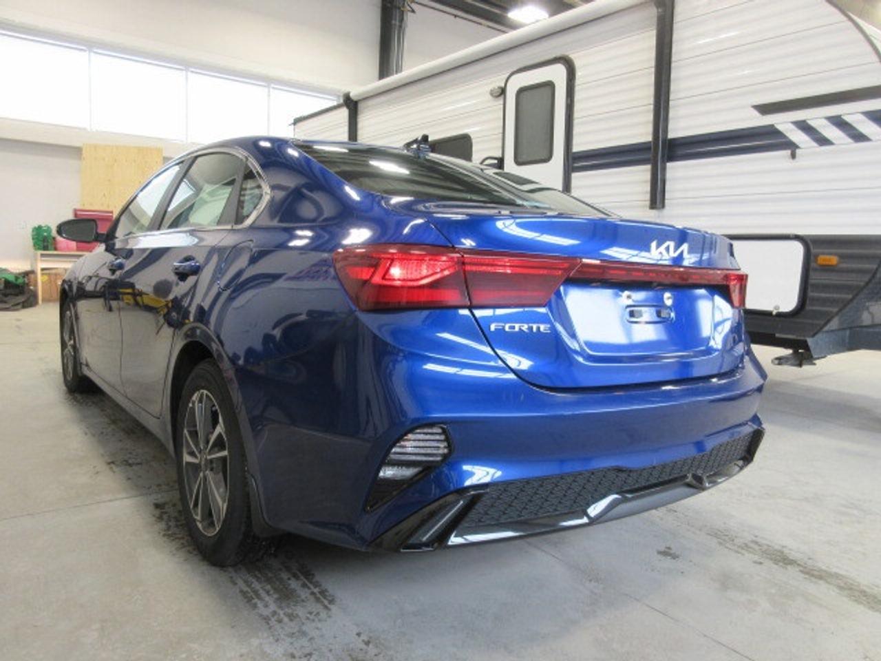 2024 Kia Forte EX, HTD. SEATS, A/C, APPLE/ANDROID, ALLOYS, 57K! Photo4