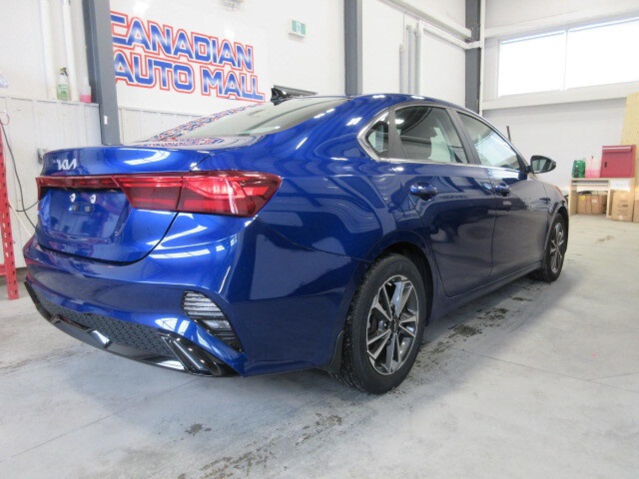 2024 Kia Forte EX, HTD. SEATS, A/C, APPLE/ANDROID, ALLOYS, 57K! Photo