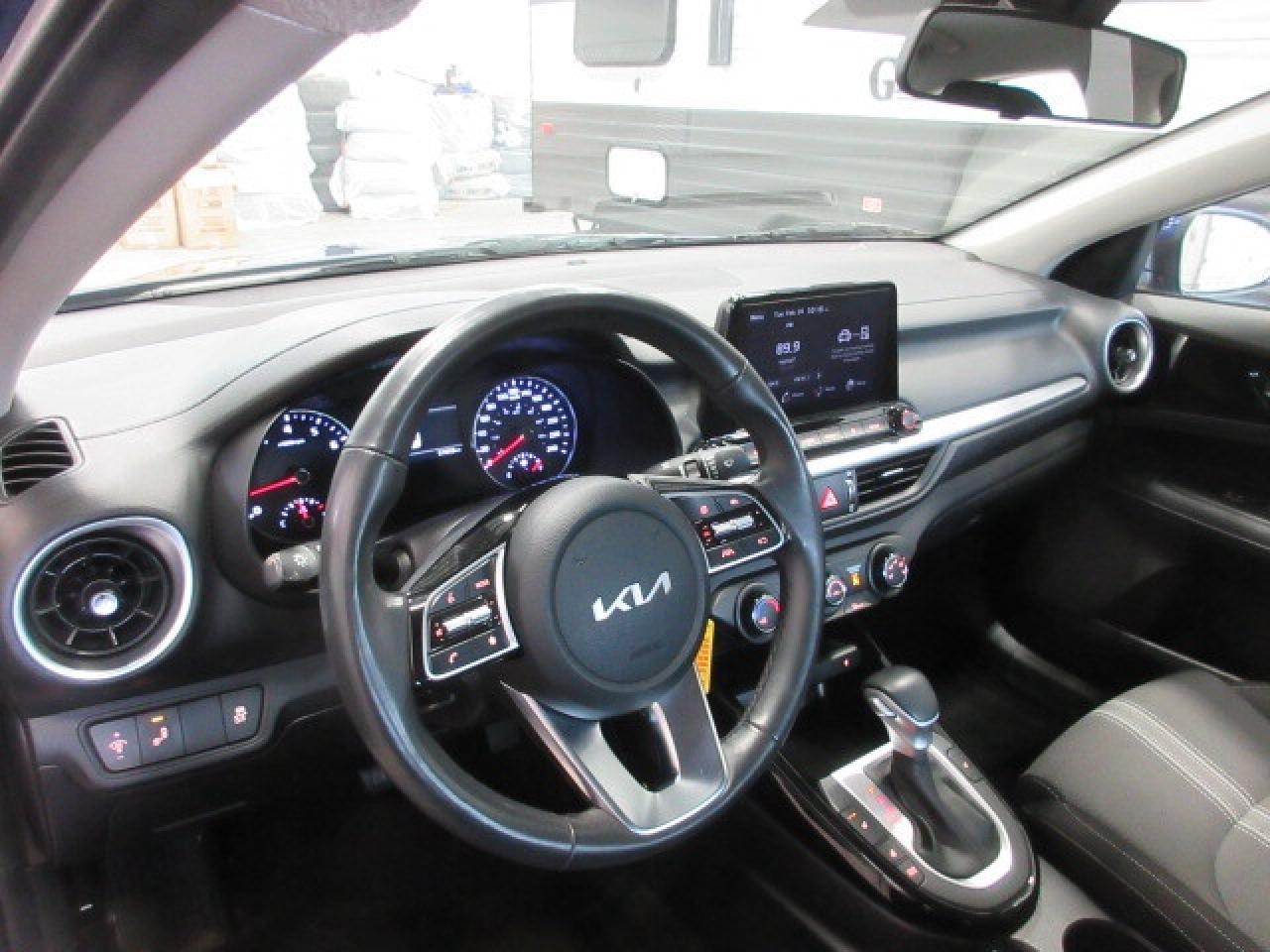 2024 Kia Forte EX, HTD. SEATS, A/C, APPLE/ANDROID, ALLOYS, 57K! Photo