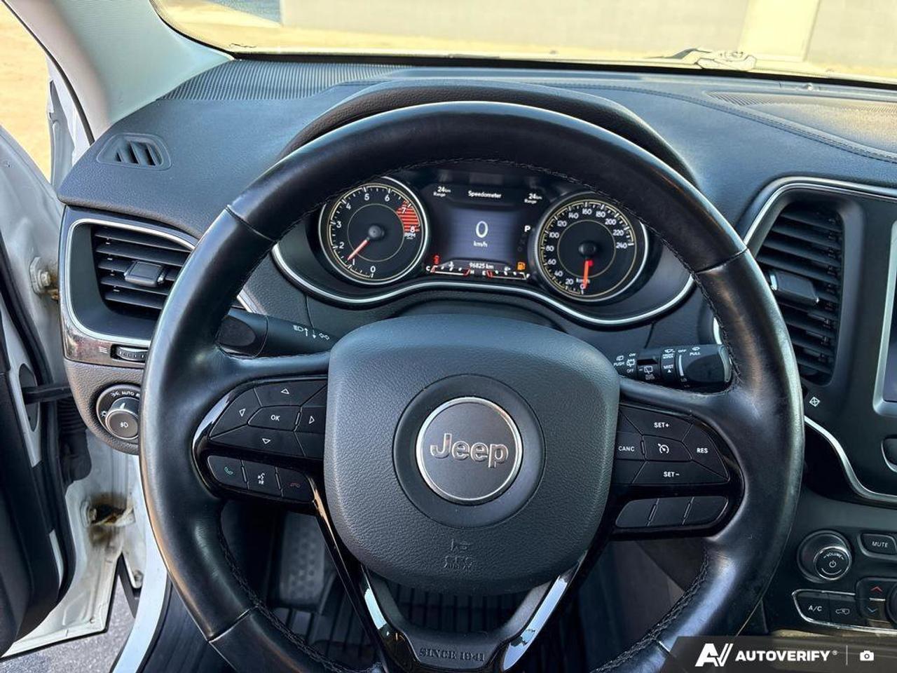 2021 Jeep Cherokee Altitude   NO ACCIDENTS   ONE OWNER   LEATHER Photo