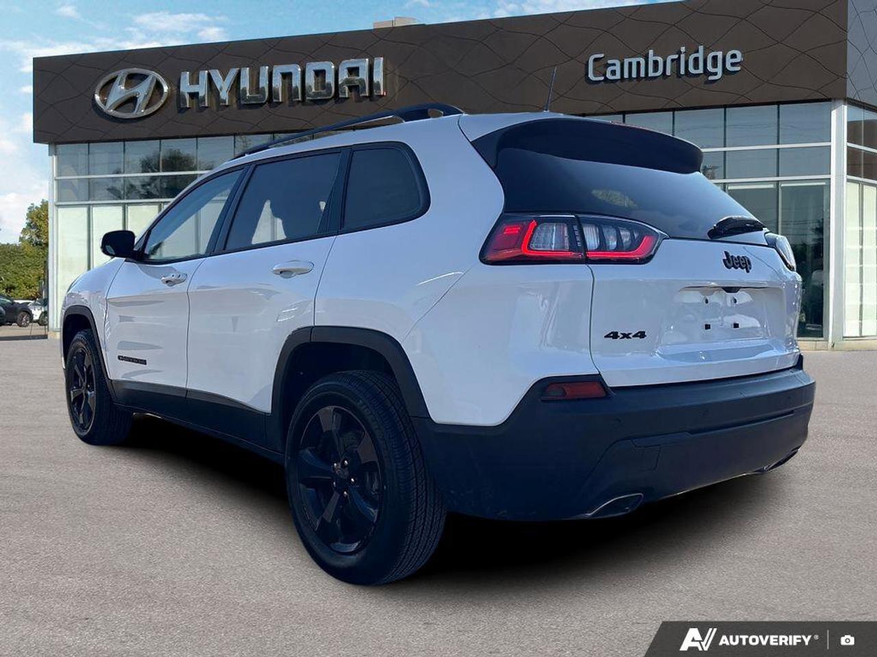 2021 Jeep Cherokee Altitude   NO ACCIDENTS   ONE OWNER   8.0L/100km Photo