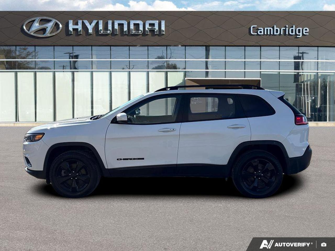 2021 Jeep Cherokee Altitude   NO ACCIDENTS   ONE OWNER   8.0L/100km Photo3