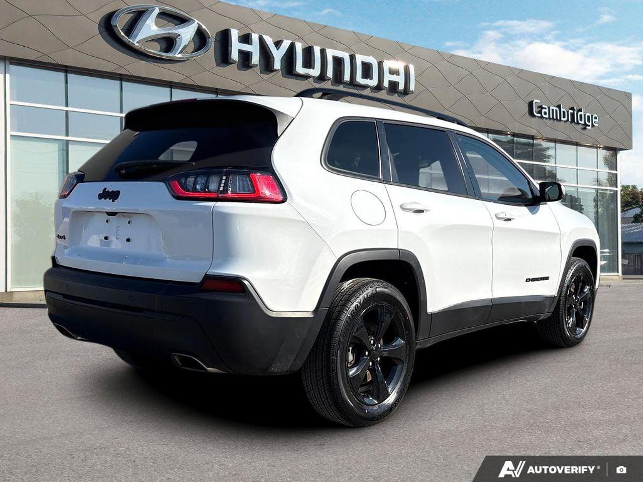 2021 Jeep Cherokee Altitude   NO ACCIDENTS   ONE OWNER   8.0L/100km Photo