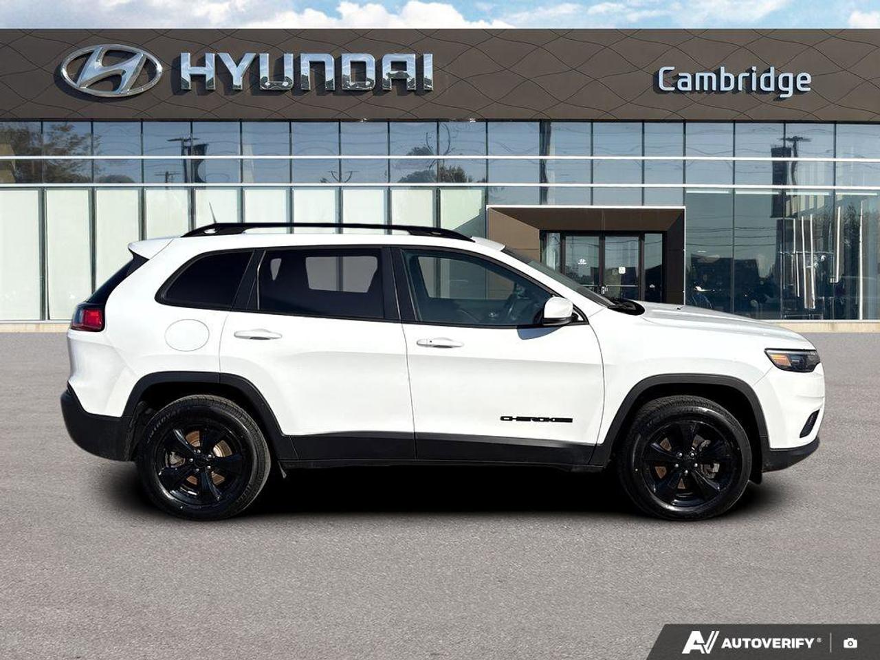 2021 Jeep Cherokee Altitude   NO ACCIDENTS   ONE OWNER   8.0L/100km Photo