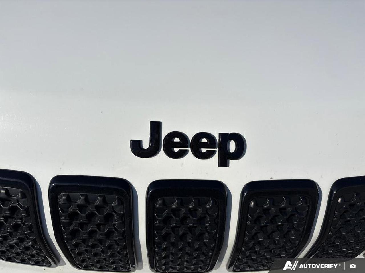 2021 Jeep Cherokee Altitude   NO ACCIDENTS   ONE OWNER   8.0L/100km Photo