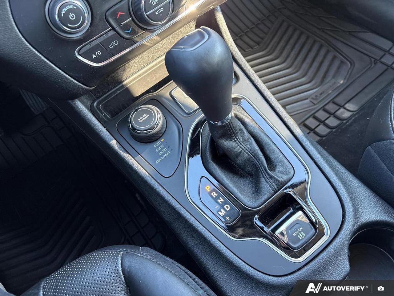 2021 Jeep Cherokee Altitude   NO ACCIDENTS   ONE OWNER   8.0L/100km Photo