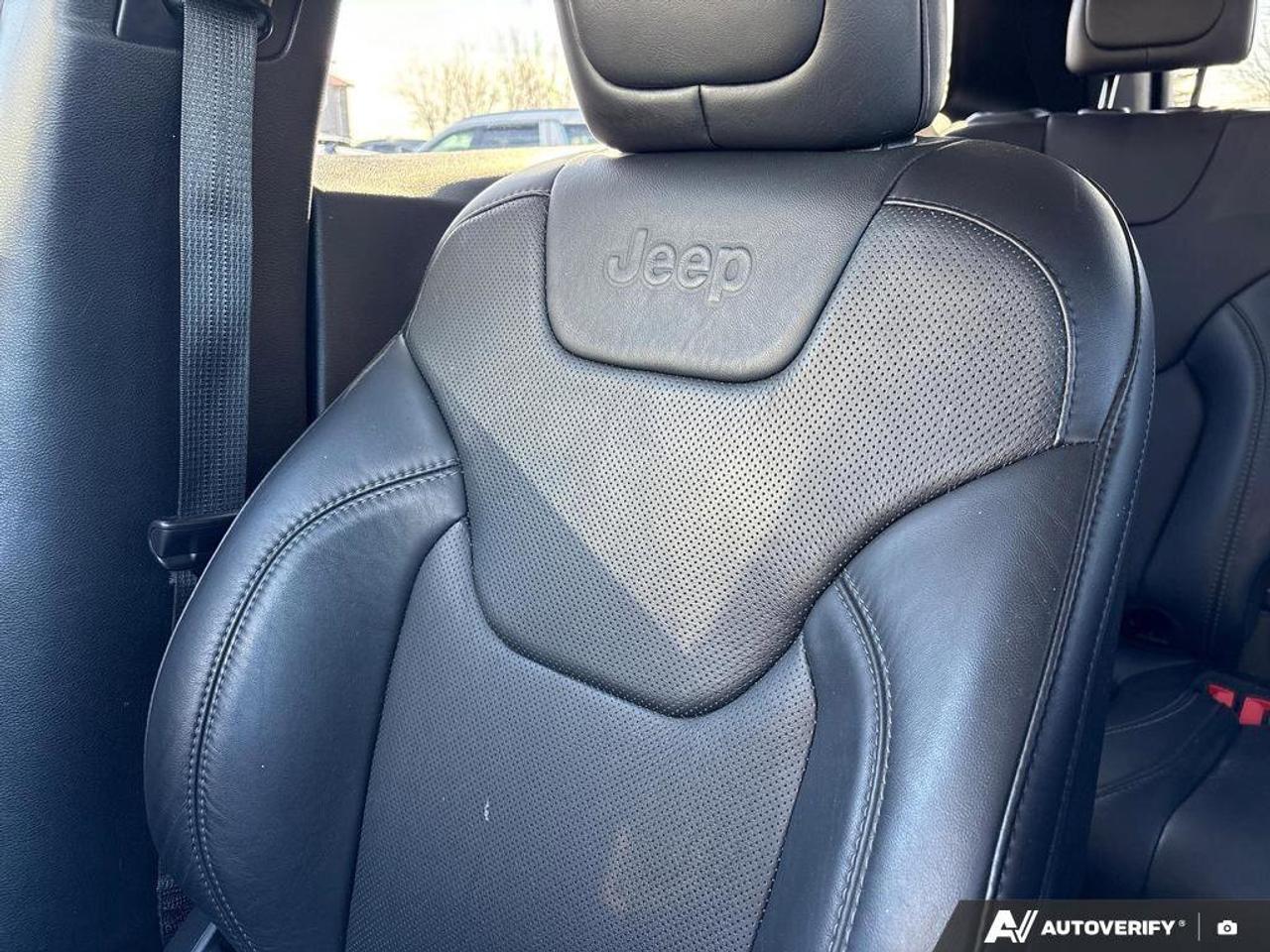 2021 Jeep Cherokee Altitude   NO ACCIDENTS   ONE OWNER   8.0L/100km Photo