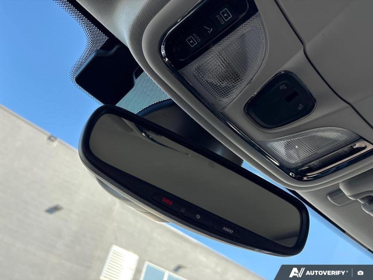 2021 Jeep Cherokee Altitude   NO ACCIDENTS   ONE OWNER   8.0L/100km Photo