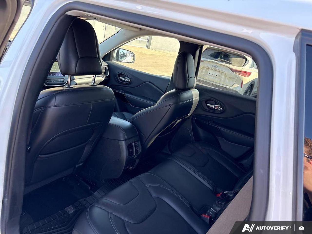2021 Jeep Cherokee Altitude   NO ACCIDENTS   ONE OWNER   8.0L/100km Photo