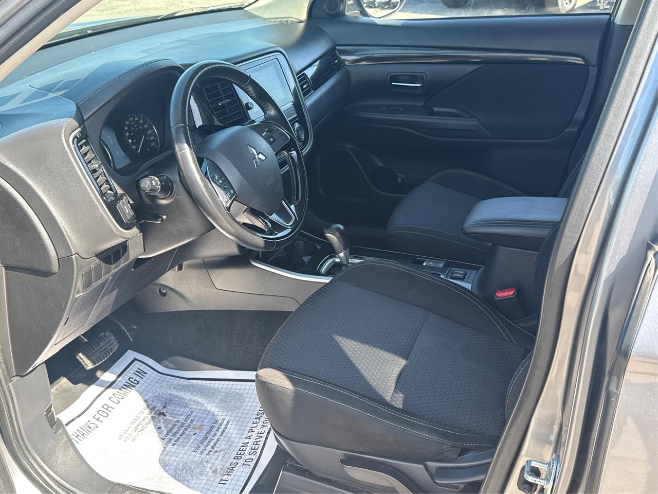 2019 Mitsubishi Outlander ES AWD REAR CAM MINT! WE FINANCE ALL CREDIT! Photo