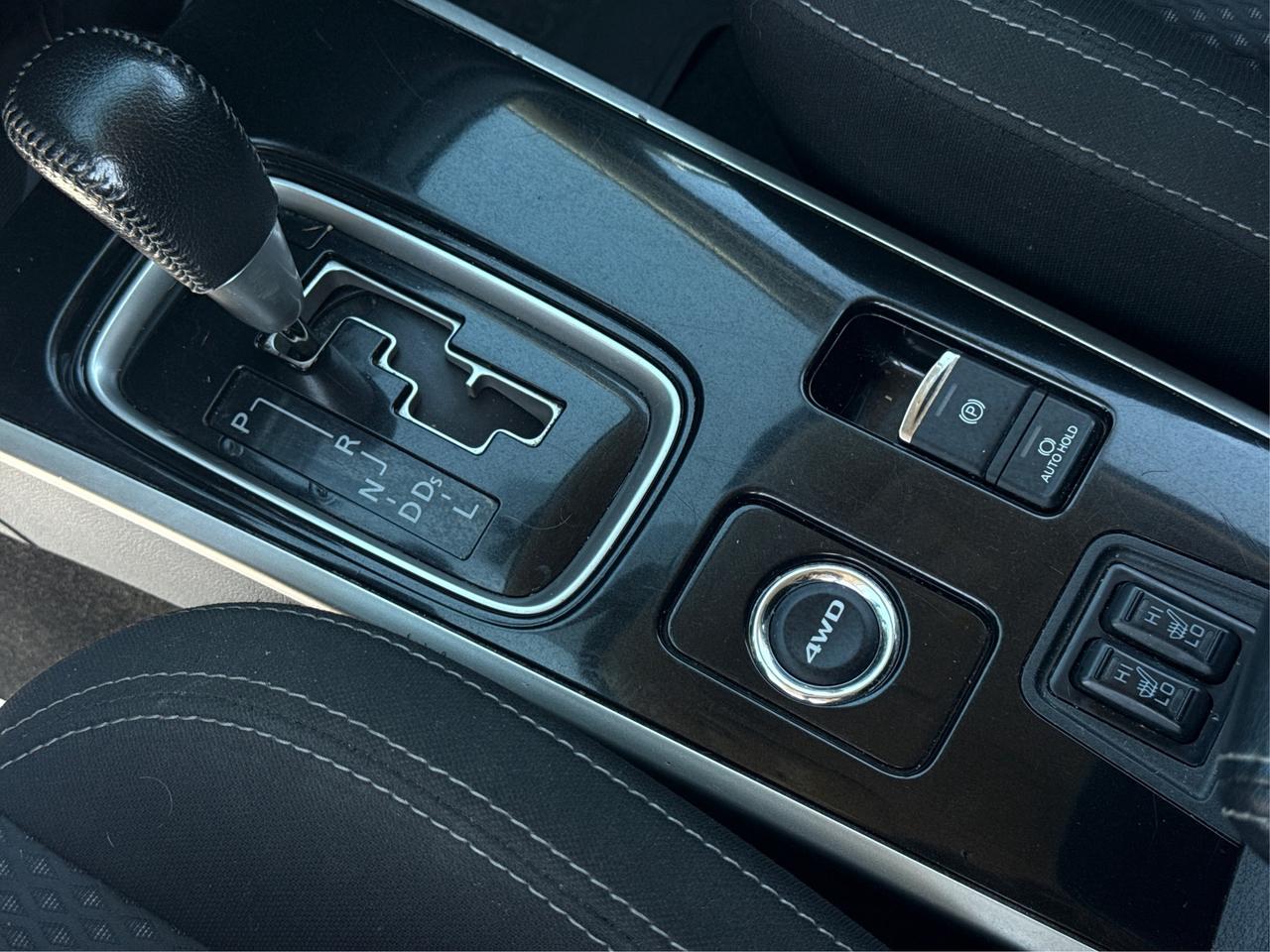 2019 Mitsubishi Outlander ES AWD REAR CAM MINT! WE FINANCE ALL CREDIT! Photo