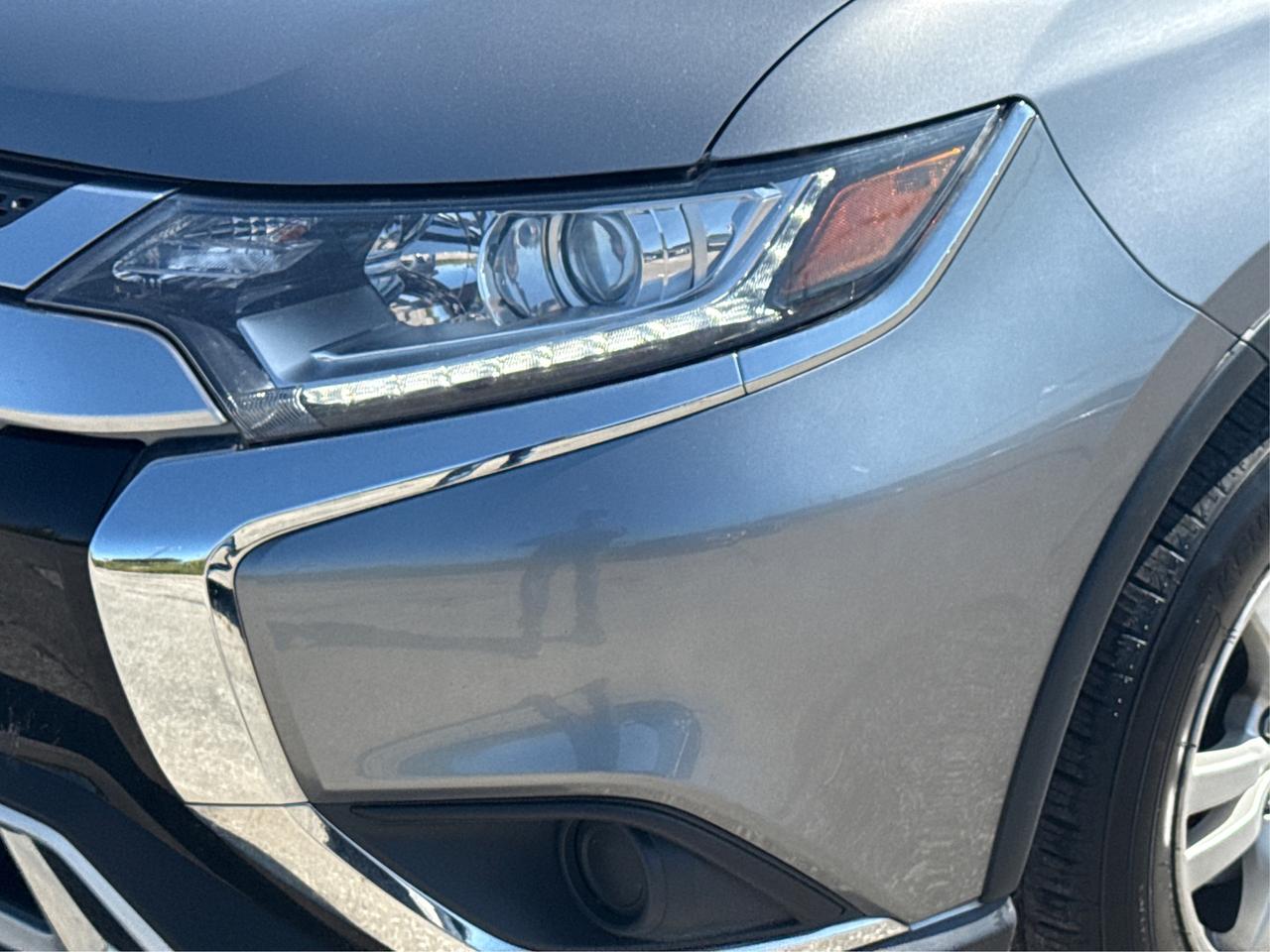 2019 Mitsubishi Outlander ES AWD REAR CAM MINT! WE FINANCE ALL CREDIT! Photo