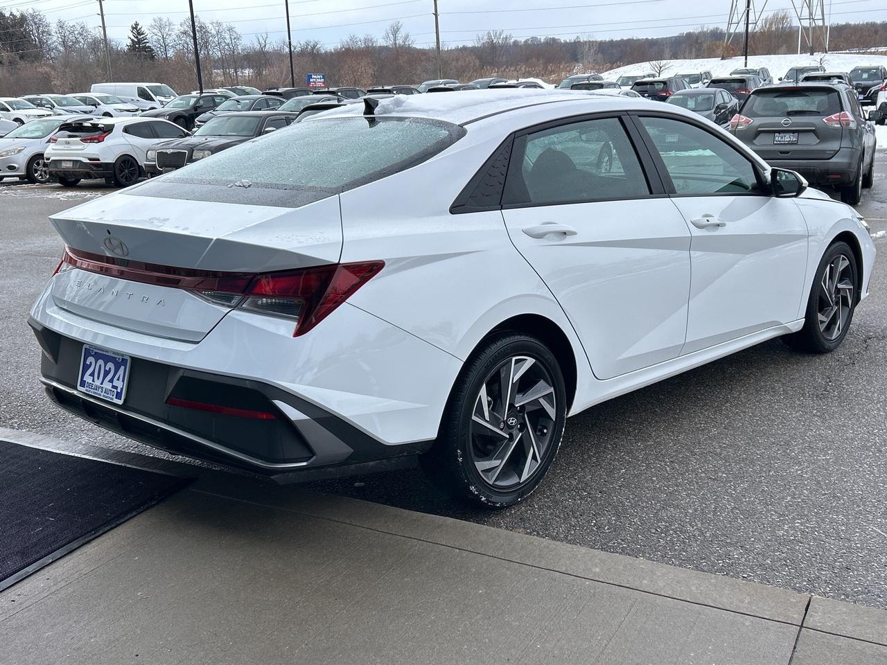 2024 Hyundai Elantra Preferred Photo4