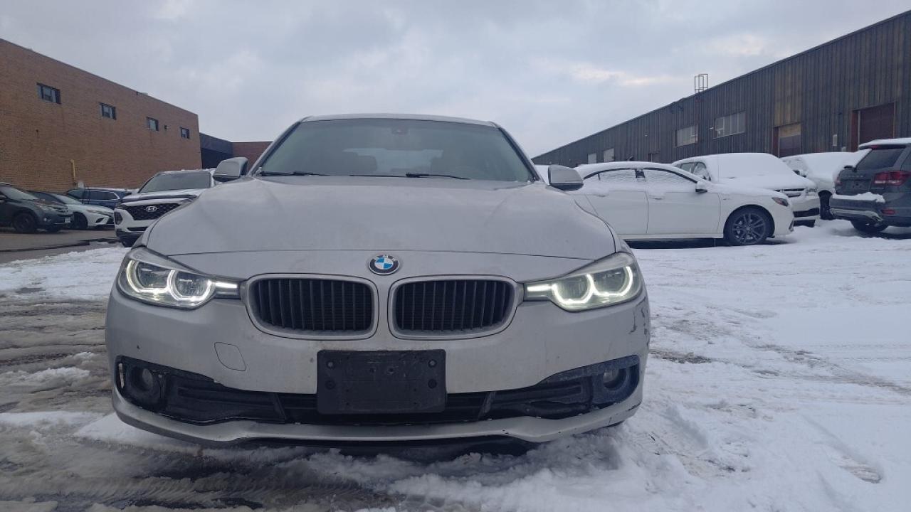 2017 BMW 320i xDrive /Leather/f/Back Up cam/Bluetooth/Clean Photo0