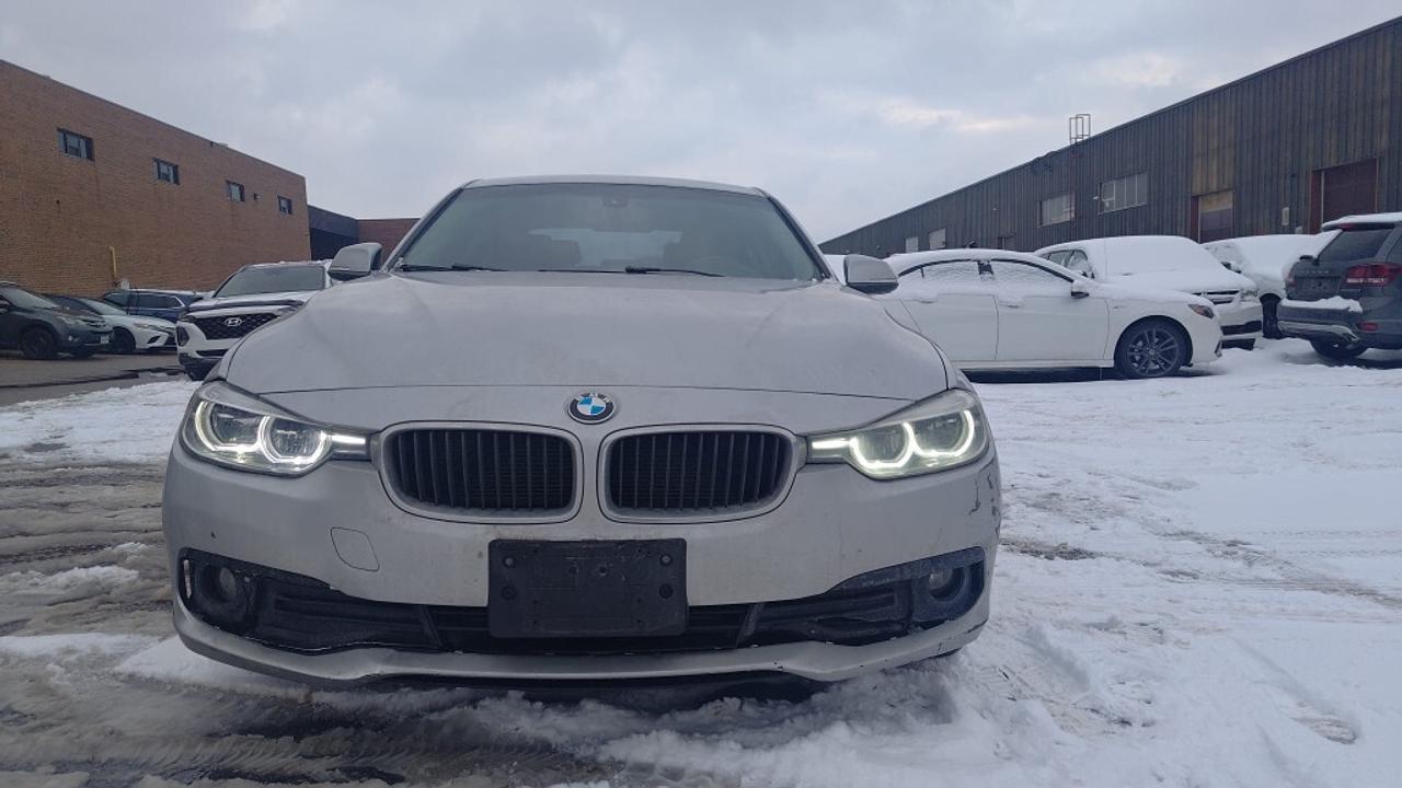 2017 BMW 320i xDrive / Leather / Back-Up Camera / Bluetooth / Cl Photo