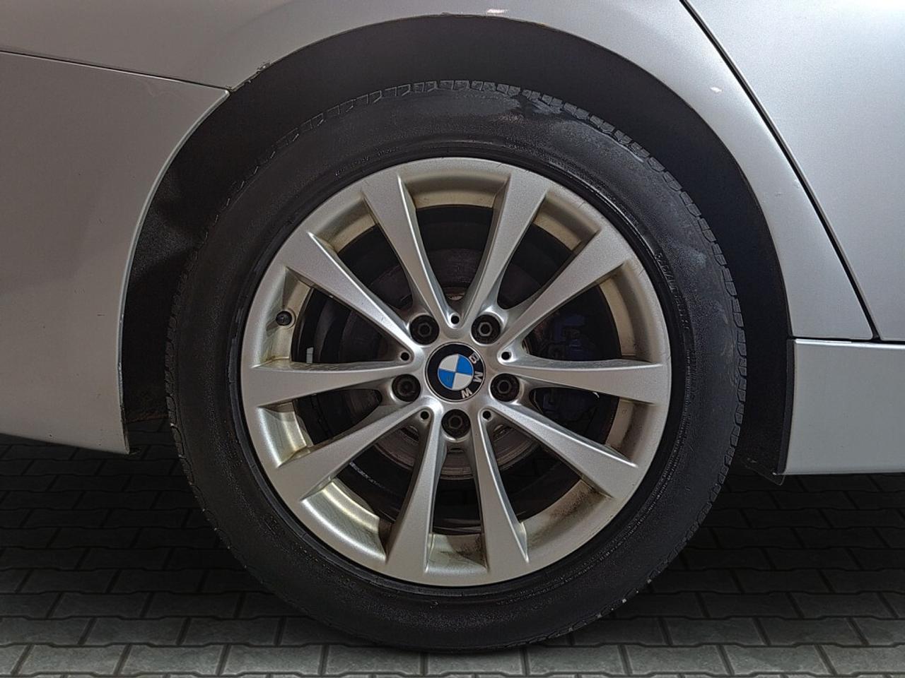 2017 BMW 320i xDrive / Leather / Back-Up Camera / Bluetooth / Cl Photo