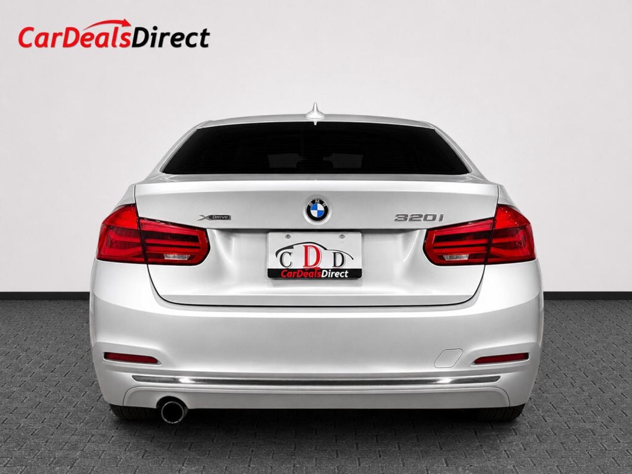2017 BMW 320i xDrive / Leather / Back-Up Camera / Bluetooth / Cl Photo