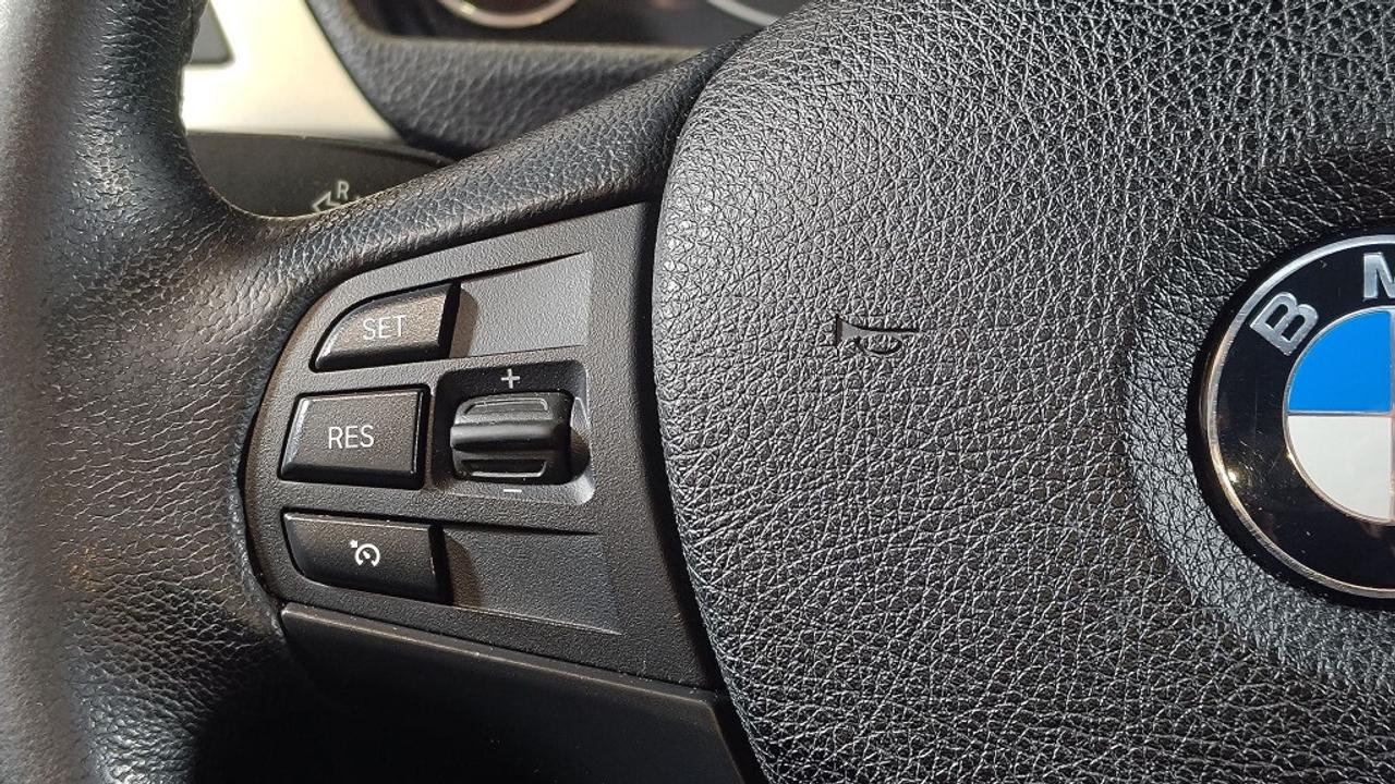 2017 BMW 320i xDrive / Leather / Back-Up Camera / Bluetooth / Cl Photo