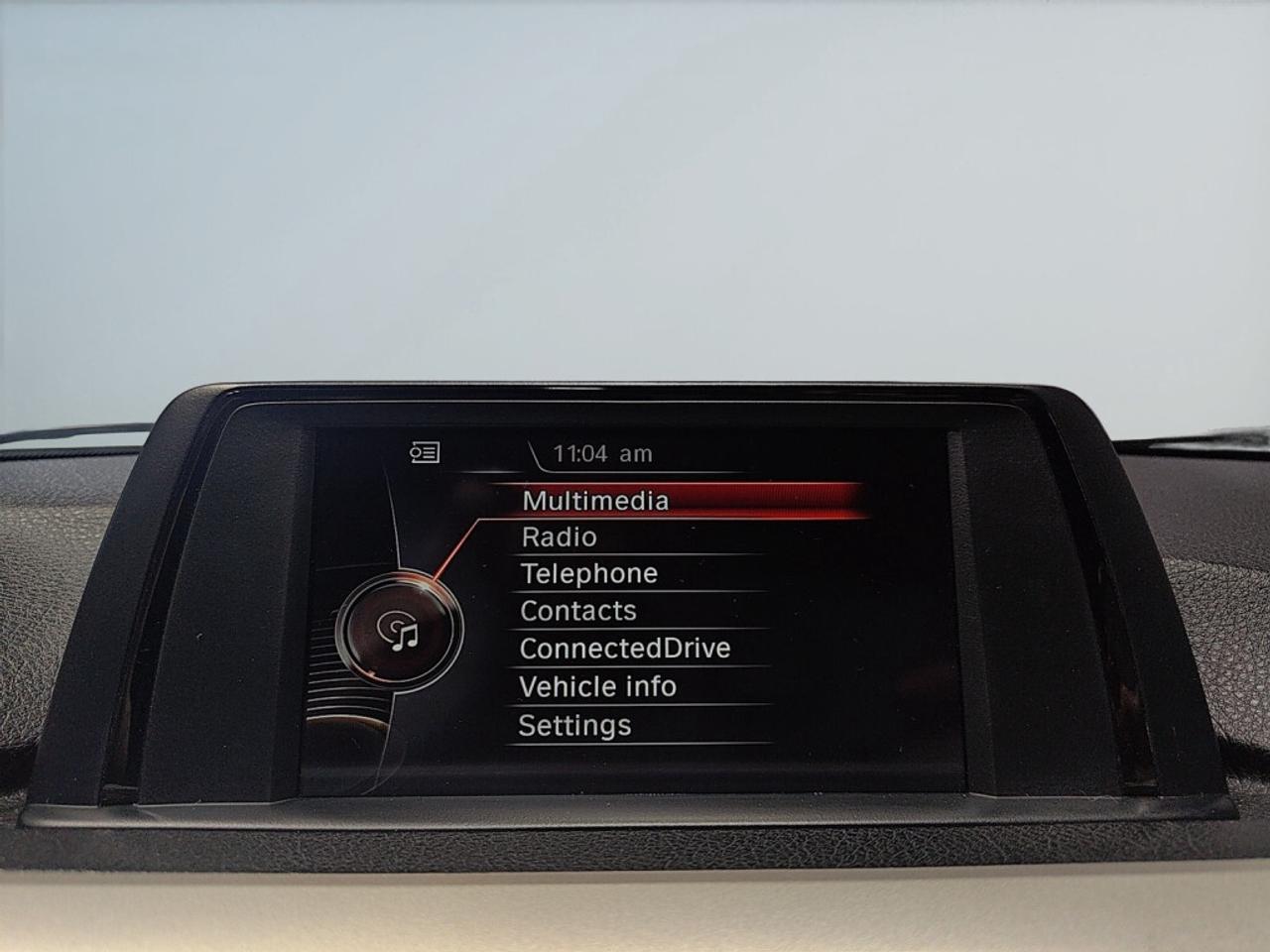 2017 BMW 320i xDrive / Leather / Back-Up Camera / Bluetooth / Cl Photo