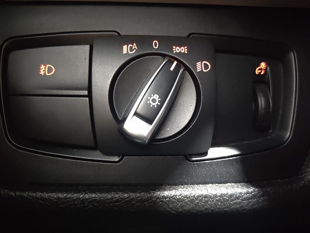 2017 BMW 320i xDrive / Leather / Back-Up Camera / Bluetooth / Cl Photo