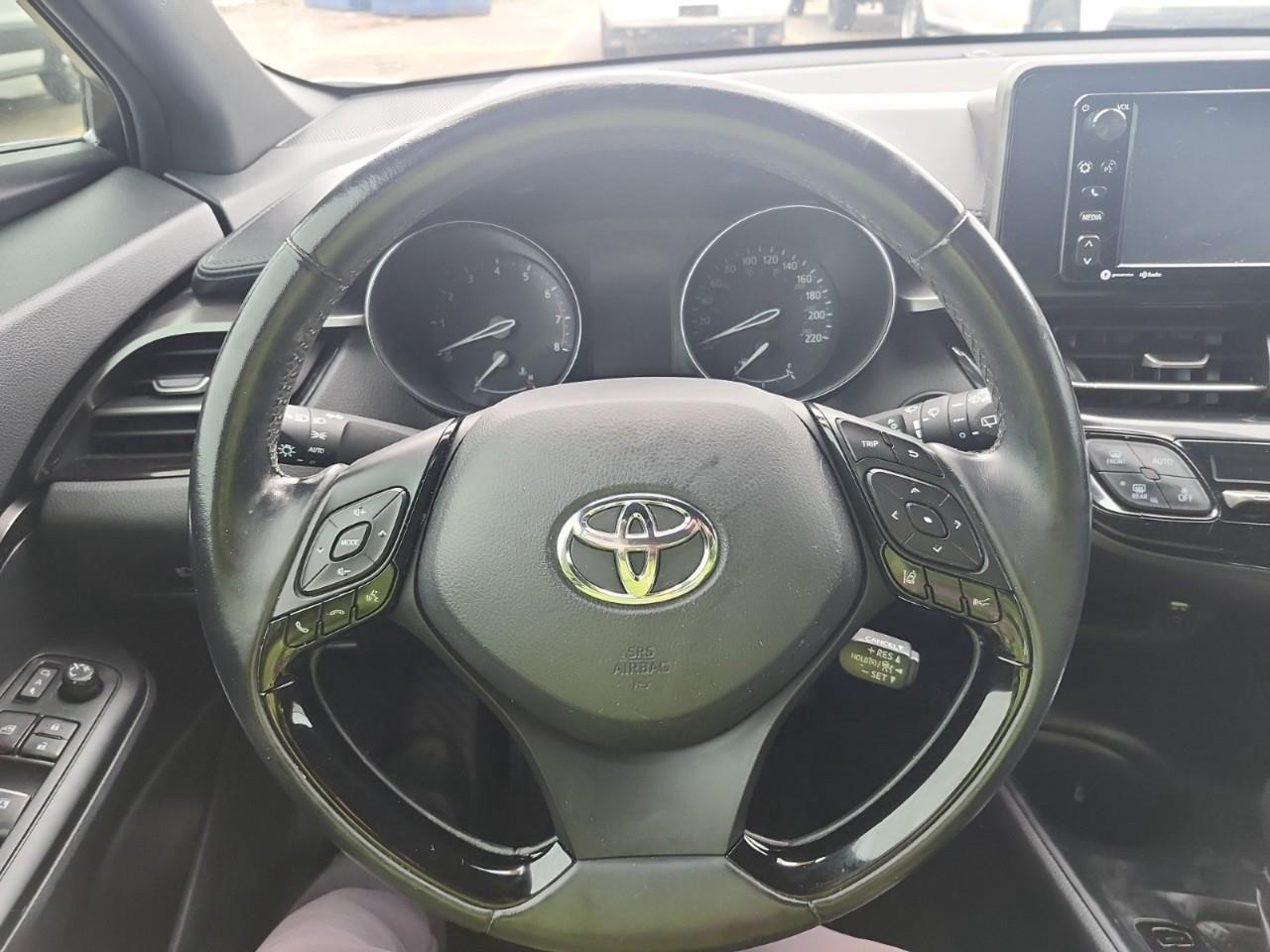 2018 Toyota C-HR XLE 4dr Front-Wheel Drive Sport Utility Photo