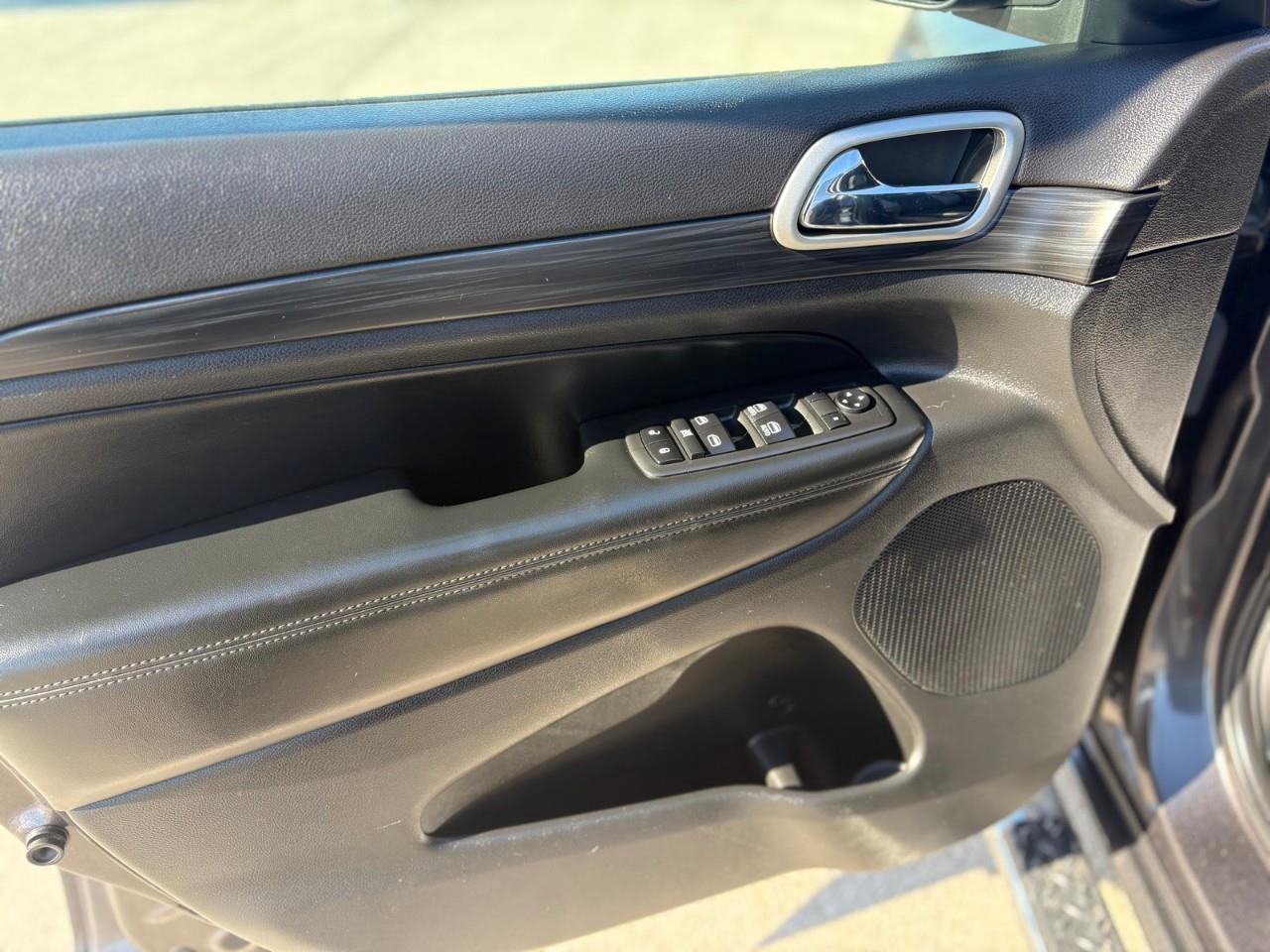 2020 Jeep Grand Cherokee Laredo 4dr 4x4 Photo