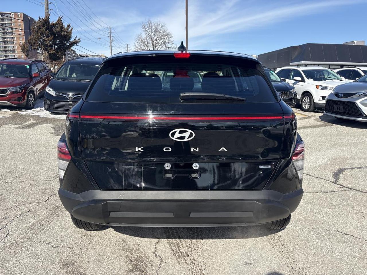 2024 Hyundai KONA Essential AWD Photo2