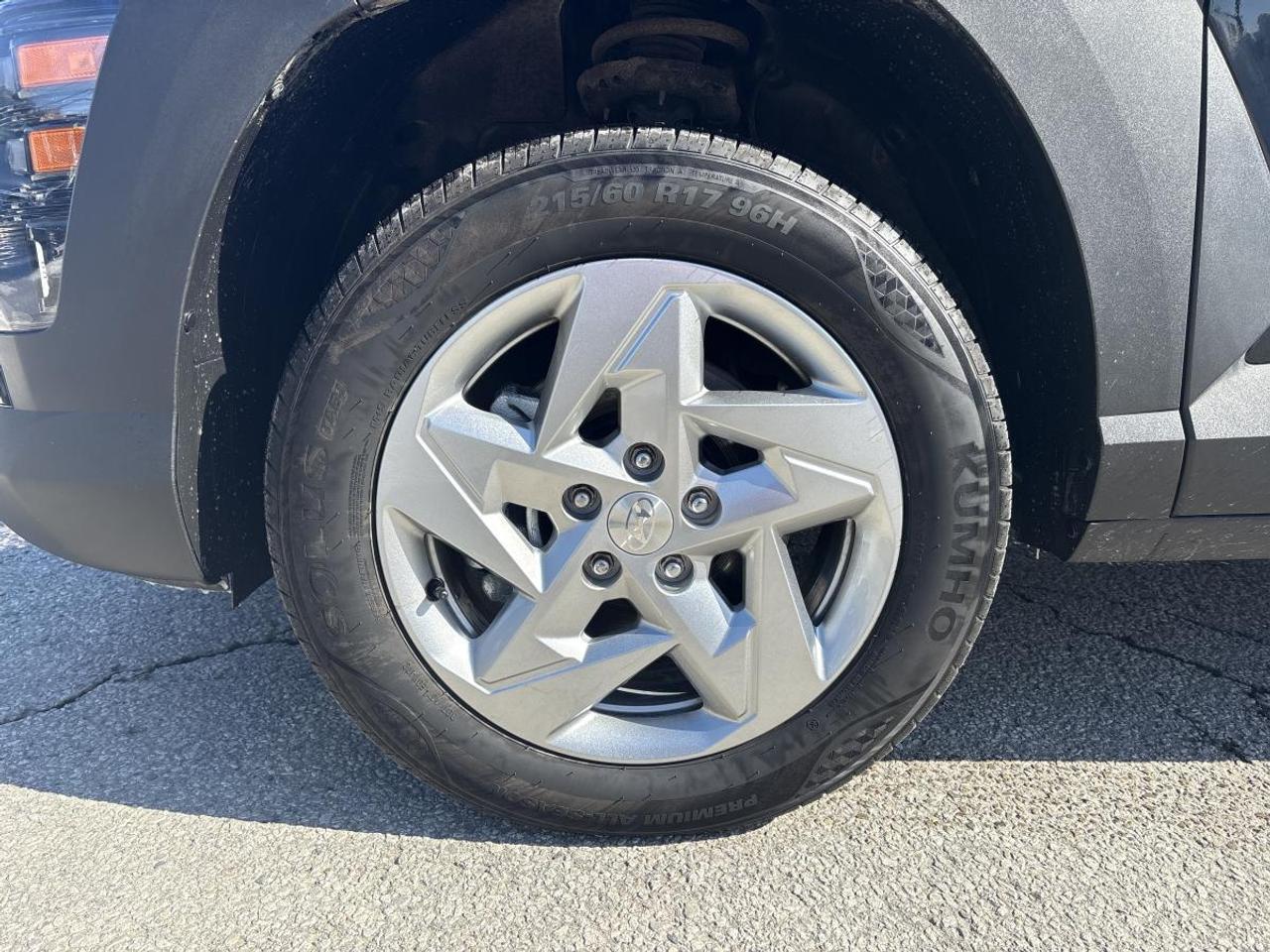 2024 Hyundai KONA Essential AWD Photo