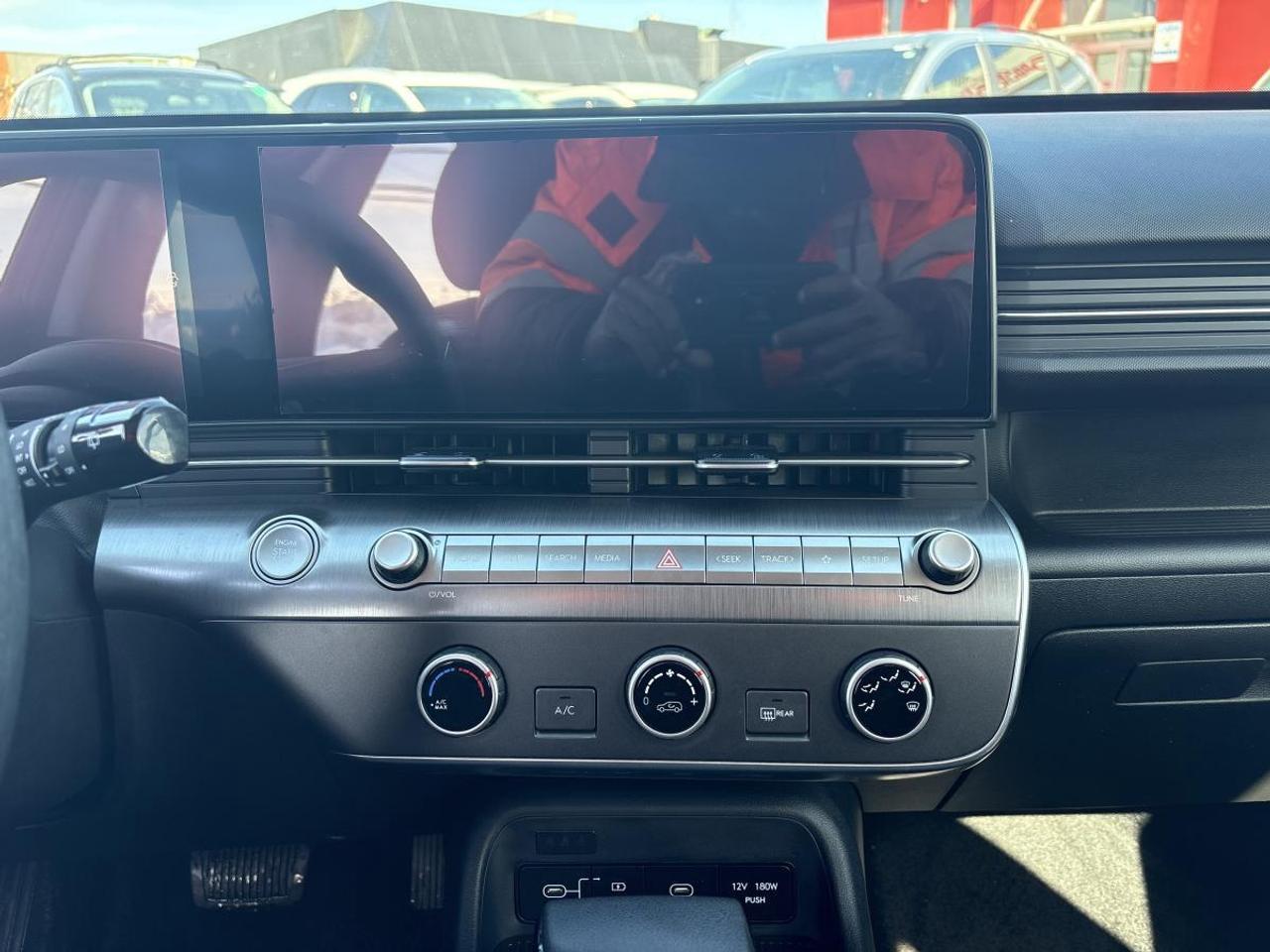 2024 Hyundai KONA Essential AWD Photo