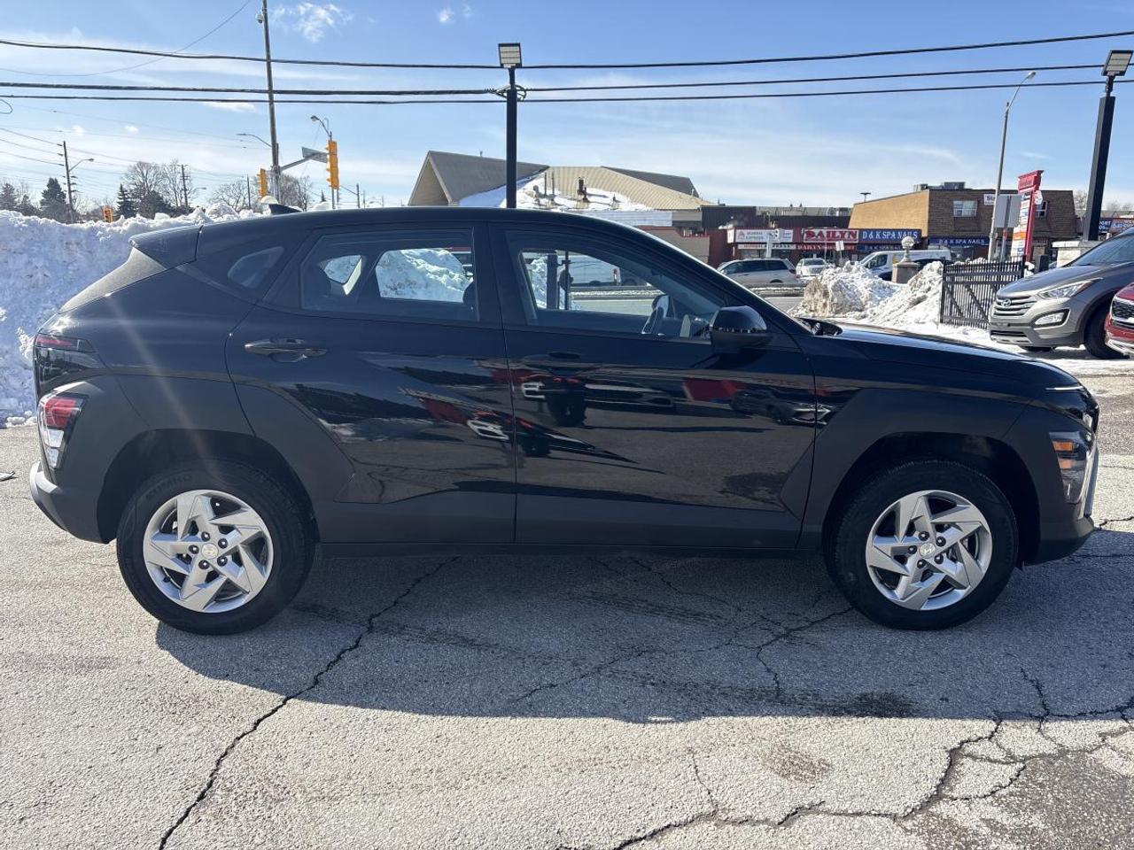 2024 Hyundai KONA Essential AWD Photo