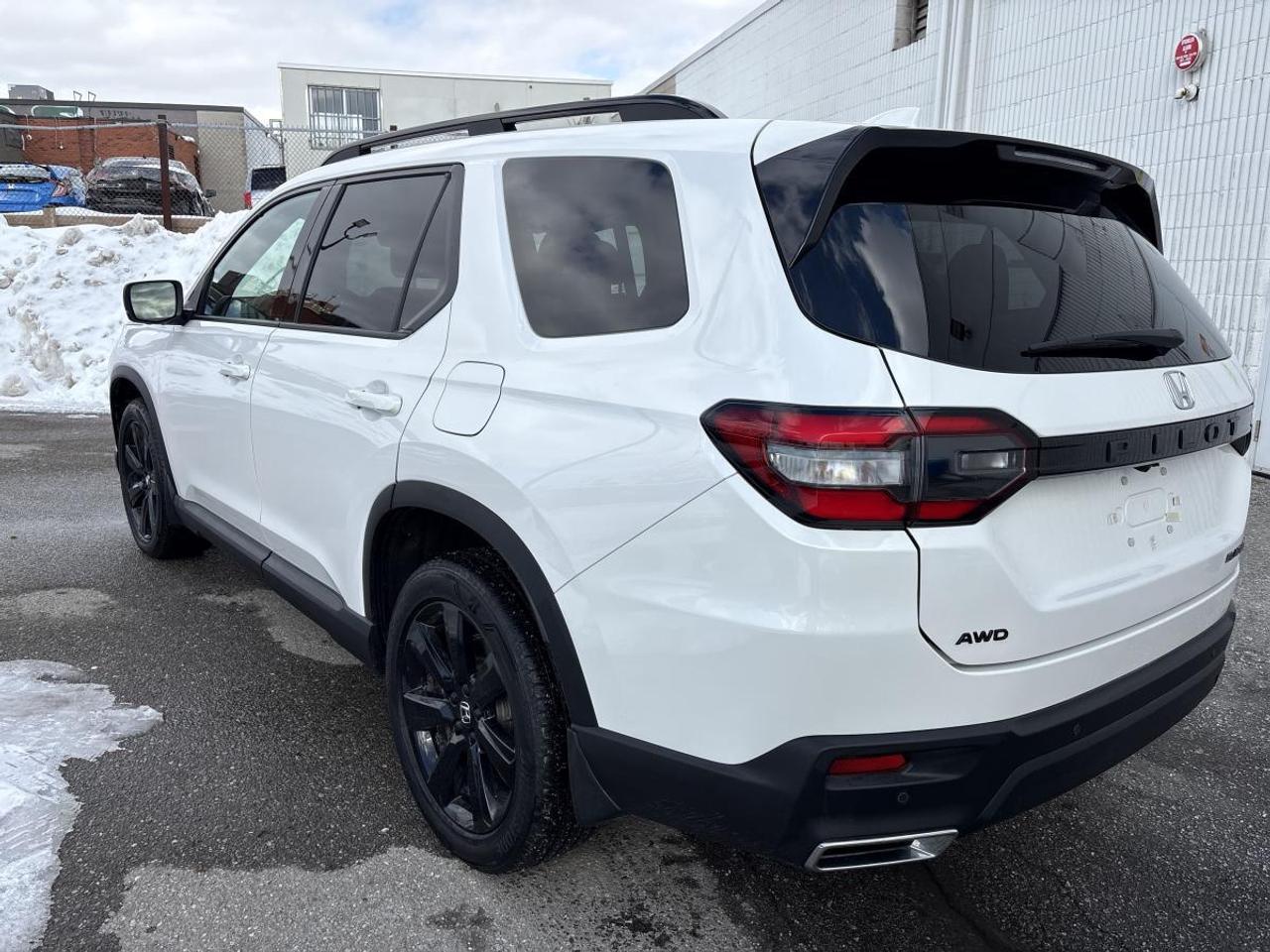 2023 Honda Pilot Black Edition Honda Certified 7YR/160K Warranty Photo3