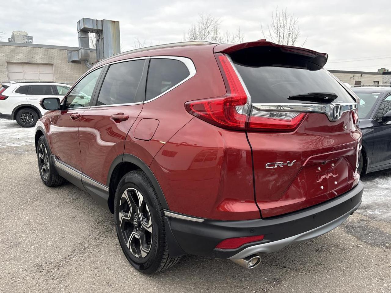 2018 Honda CR-V Touring AWD w/Full Service Records Photo3