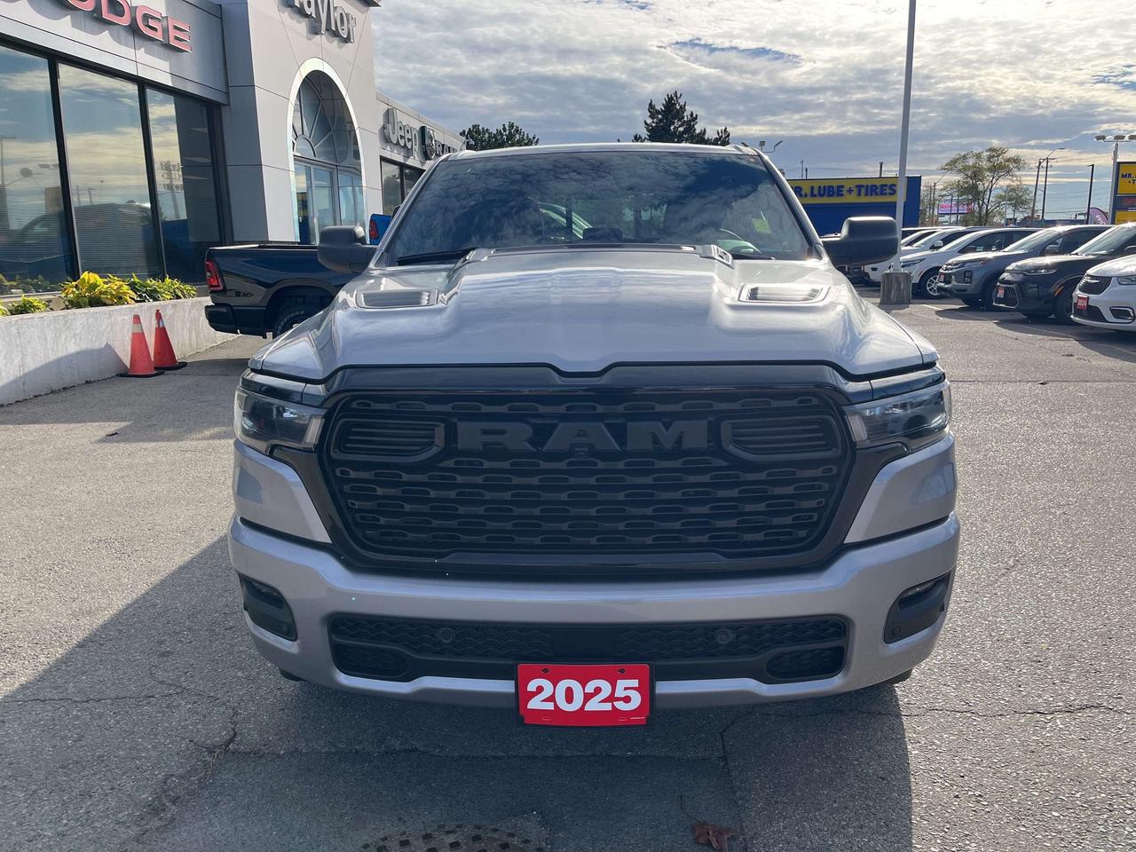 2025 RAM 1500 Black Express 4x4 V6 *ANTI-SPIN *3.55 AXLE *HITCH Photo5