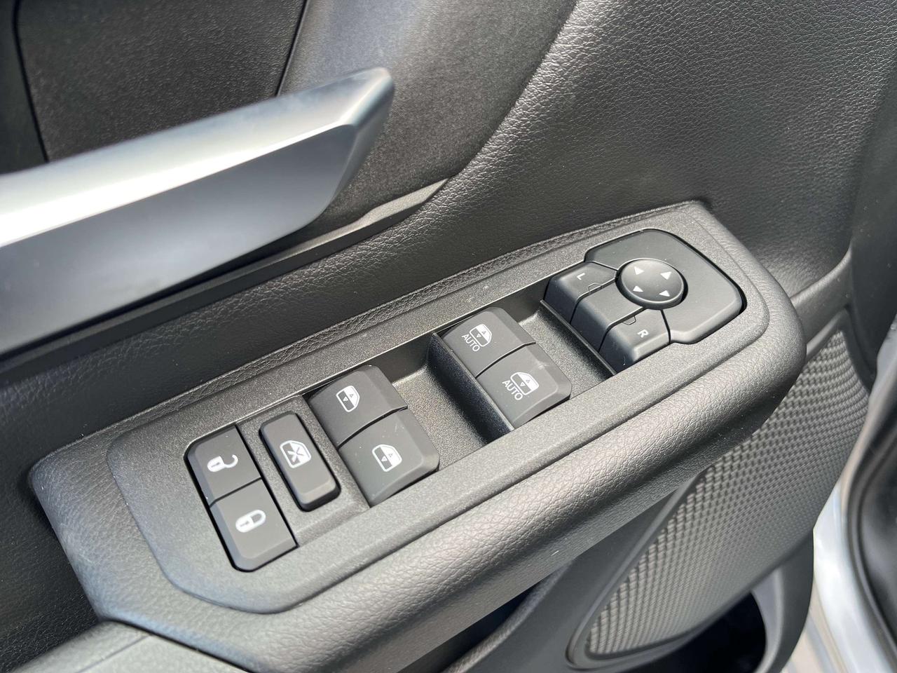 2025 RAM 1500 Black Express 4x4 V6 *ANTI-SPIN *3.55 AXLE *HITCH Photo