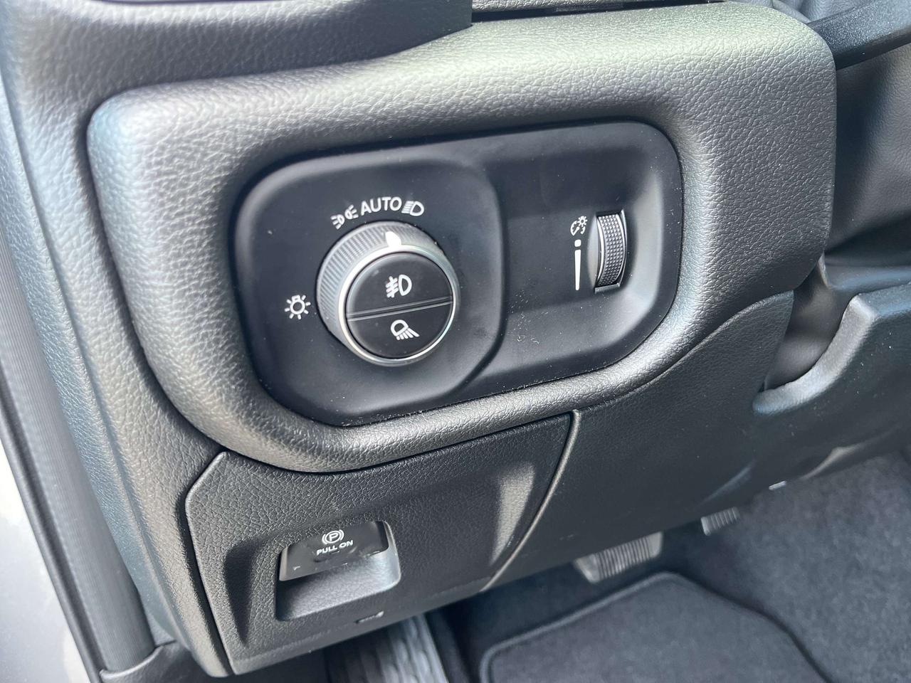 2025 RAM 1500 Black Express 4x4 V6 *ANTI-SPIN *3.55 AXLE *HITCH Photo